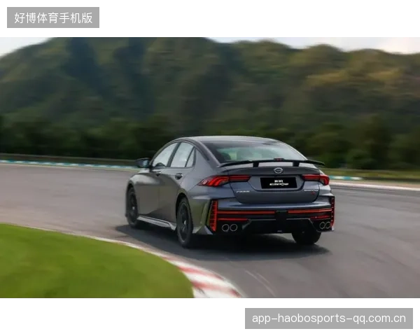 赛车侧滑甩尾惊险又帅气——极速魅力的极致展现